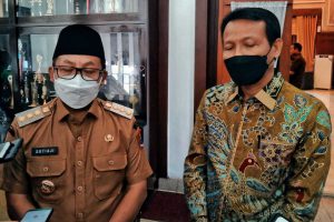 Direktur Koordinasi Supervisi III Komisi Pemberantasan Korupsi (KPK) Brigjen Pol Bahtiar Ujang Purnama, bersama Walikota Malang. (jaz) - 3.500 Aset Pemkot Malang Diusulkan Sertifikasi 2022
