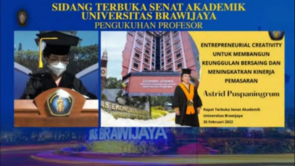 Prof Dr Astrid Puspaningrum, SE, MM, CMA, menyampaikan pidato pengukuhannya.