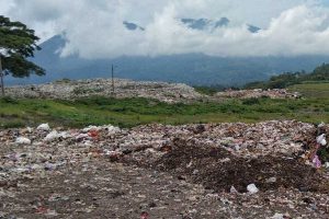 Ilustrasi sampah yang menggunung di TPA Supit Urang. (jaz) - Peningkatan Sampah Masker di TPA Supit Urang, Begini Respon DLH