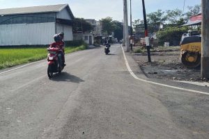 Jalan di ujung timur Jembatan Tlogomas. (jaz) - Rekayasa Lalin Jembatan Tlogomas, Dishub Tunggu Dua Pekan Pasca Diresmikan