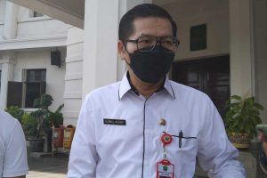 Kadinkes Kota Malang, dr Husnul menjelaskan kasus Omicron. (jaz) - Empat Kasus Omicron Sembuh, 22 Masih Aktif di Kota Malang