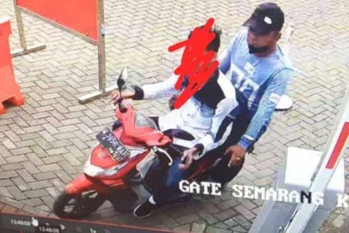 Kamera CCTV merekam korban dan diduga pelaku berboncengan. (ist) - Mahasiswa UM Jadi Korban Gendam, Motor Hingga Uang Amblas