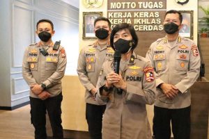 Kapusjarah Mabes Polri, Brigjen Pol Apriastini Bakti Bugiansri SIK, menjawab pertanyaan awak media. (ist) - Angkat Pahlawan Polisi Katjoeng Permadi ke Layar Lebar, Buher Tunggu ACC Polri