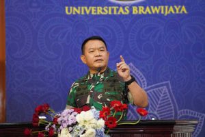 Kasad Jenderal TNI Dudung Abdurachman, SE, MM, menjadi pemateri dalam kuliah tamu. (ist) - KASAD: Perpaduan Organisasi dan Lingkungan Kondusif, Kunci Sukses Team Work