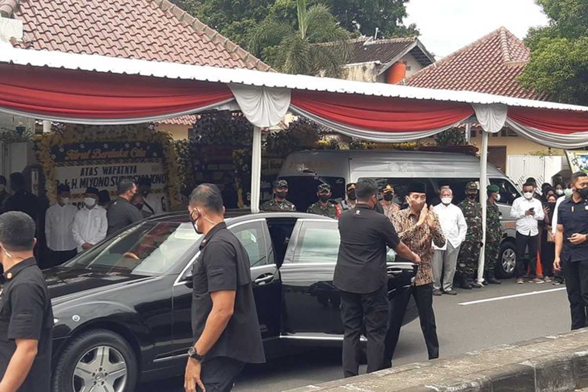 Kedatangan Presiden Jokowi ke rumah duka paman Miyono. (ist) - Paman Presiden Jokowi Meninggal Dunia