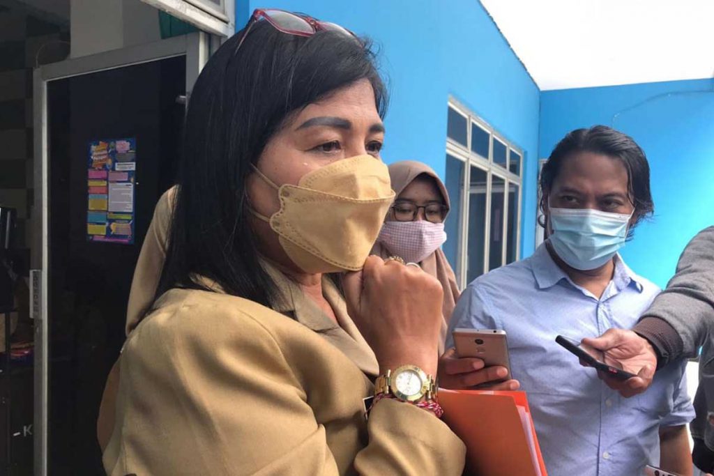 Kepala Disporapar, Ida Ayu Made Wahyuni menjelaskan Malang Halal. (jaz) - Disporapar Gelar Sosialisasi Manajemen Halal, Sasar 100 Pelaku Industri