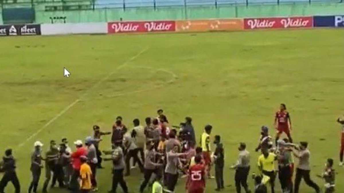 Kericuhan Farmel FC VS Sumbersari FC. (ist) - Laga Ricuh, PSSI Ambil Alih Pelaksanaan Grup O dan P Liga 3