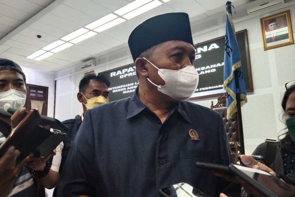Ketua DPRD Kota Malang, I Made Riandiana Kartika, meminta menindak tegas bagi pelanggar reklame. (jaz) - Rancangan Perda Reklame Disetujui, Pemkot Atur Detail di Perwal