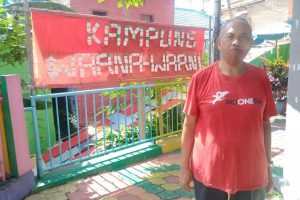 Ketua RW 2 Kelurahan Jodipan, Sony Parin, saat menyisir kampung. (ws4) - PPKM Level IV, Pelaku Usaha di Kampung Warna-Warni Jodipan Kembali Prihatin