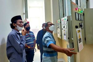 Komisi III DPRD Kabupaten Blitar mengecek kondisi bangunan gedung rawat inap di RSUD Ngudi Waluyo Wlingi Kabupaten Blitar. (Memo X/fjr) - Komisi III DPRD Sidak Bangunan Rawat Inap RSUD Ngudi Waluyo