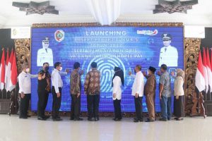 Launching E-SPPT PBB-P2 Buku IV, V, di Pendopo Graha Majatama. (Memo X/mrg) - Pemkab Mojokerto Launching E-SPPT PBB-P2 Buku IV & V