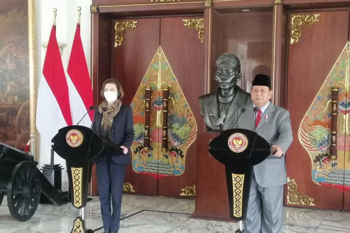 Menhan Prabowo dan menteri angkatan bersenjata Prancis. (ist) - Prabowo Belanja 42 Pesawat Tempur dari Prancis