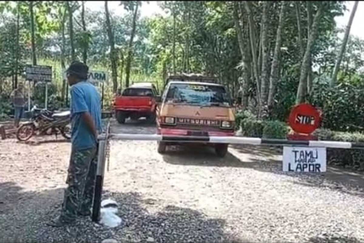 Mobil pencari batu koral di sungai Suko Kulon dihadang. (ist) - Semakin Memanas, Keamanan Kebun PT Hasfarm Hadang Mobil Pencari Batu Koral