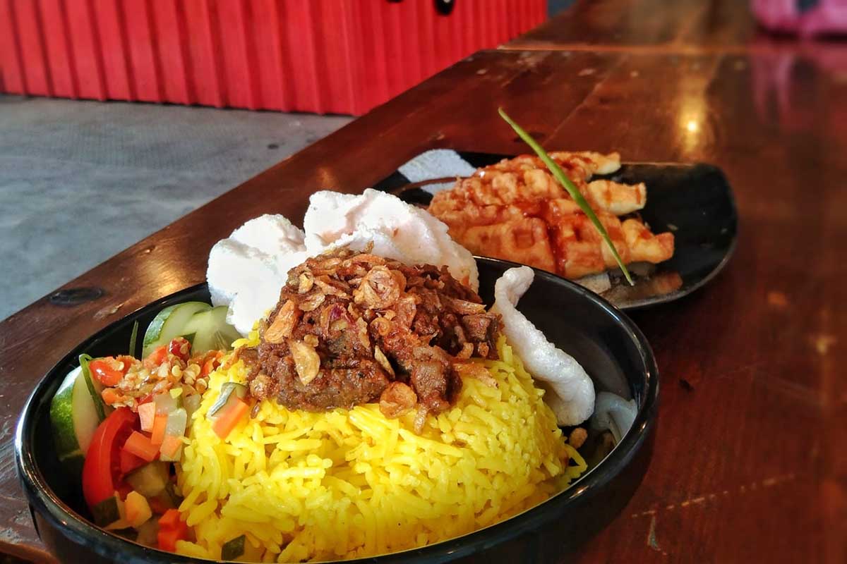 Nasi Kebuli dan Croffle, menu bintang lima harga terjangkau. (jaz) - Launching 'NakamMakan' Menu Kualitas Ningrat Harga Rakyat