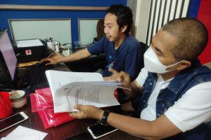 Panitia verifikasi berkas siap dikirimkan ke PWI Jatim dan diteruskan ke PWI Pusat. (ist) - UKW PWI Malang Raya Didominasi Peserta Pulau Jawa