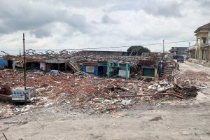 Pasar Batu lama, saat masih proses pembongkaran. (ws3) - DPRD Batu Belum Tahu Desain Pasar Besar Batu yang Baru