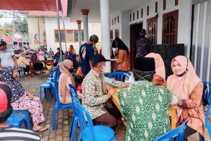 Pelaksanaan Vaksinasi Disalah Satu Wilayah Kabupaten Malang. (dok) - Sanusi Aktifkan Penanganan Covid-19 Tingkat Desa - Kasus Omicron di Jatim 108,5