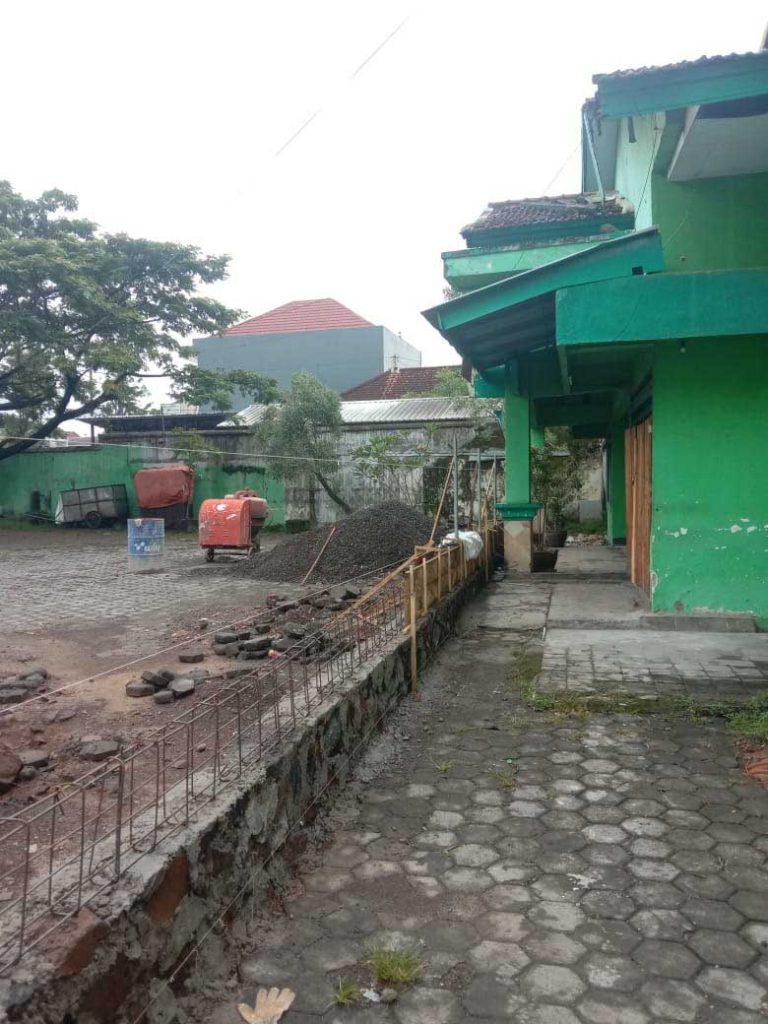 Pembangunan Pertashop di depan GNI Desa Genteng Kulon yang diduga menabrak PERMENDESAPDTT - Pendirian Pertashop di Lahan TKD Genteng Kulon Diduga Tabrak PERMENDESAPDTT