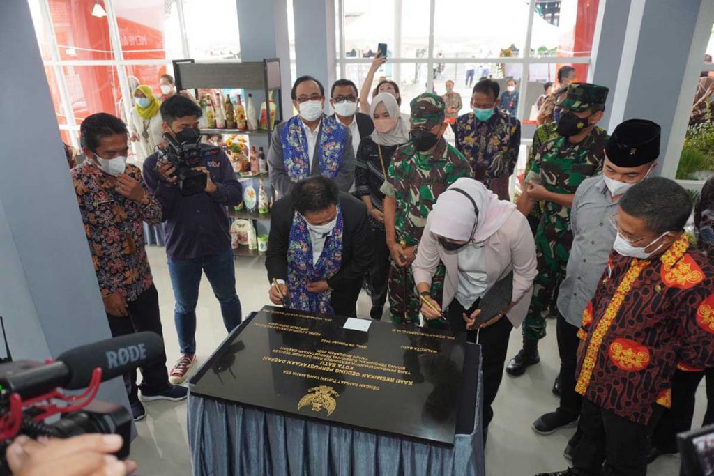 Penandatanganan nota kesepahaman Perpusnas dan Wali Kota Batu. (ist) - Gedung Layanan Perpustakaan Daerah Kota Batu Diresmikan Kapusnas dan Wali Kota Batu