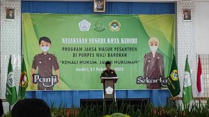 Penerangan Hukum dan Penyuluhan Hukum di Pondok Pesantren Wali Barokah Kelurahan Burengan Kecamatan Pesantren Kota Kediri, Kamis (17/2/2022) - Kejari Kota Kediri Datangi Pondok Pesantren Wali Barokah