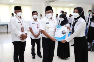 Penyerahan SK Pengangkatan PPPK tenaga kesehatan. (ist) - Sutiaji Berpesan 96 PPPK Tenaga Kesehatan Dedikasikan Peningkatan Layanan