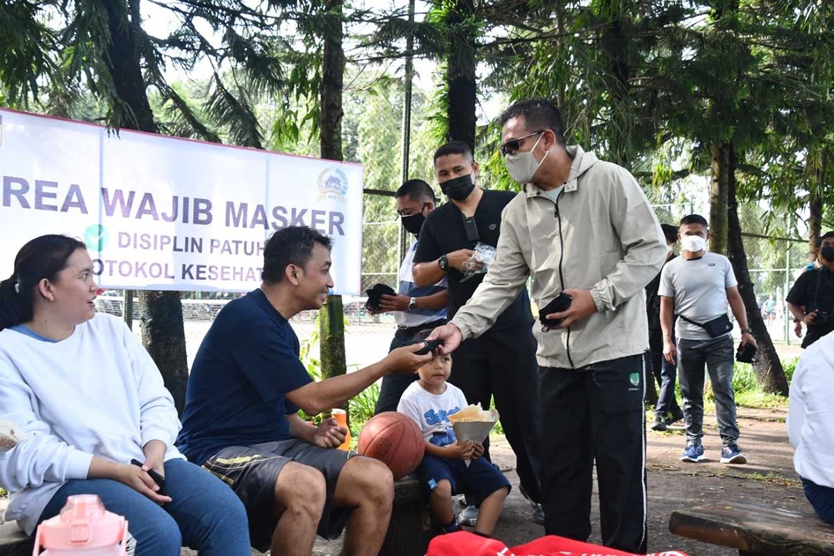 Peringatan HPN 2022, Danrem 083/Baladhika Jaya Bagikan Masker