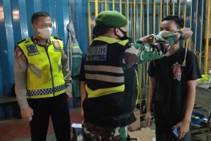 Petugas gabungan operasi Pamor Keris di sejumlah wilayah Kota Malang. (ist) - Operasi Pamor Keris Berlangsung Masif di Sejumlah Wilayah Kota Malang