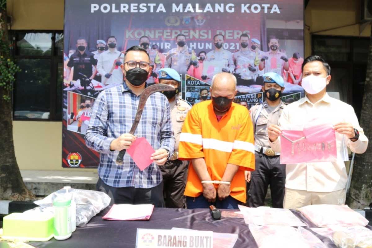 Polresta Malang Kota berhasil mengamankan terduga pelaku curanmor dengan BB sajam. (jaz) - Curanmor Spesialis Kos-kosan Berhasil Diamankan