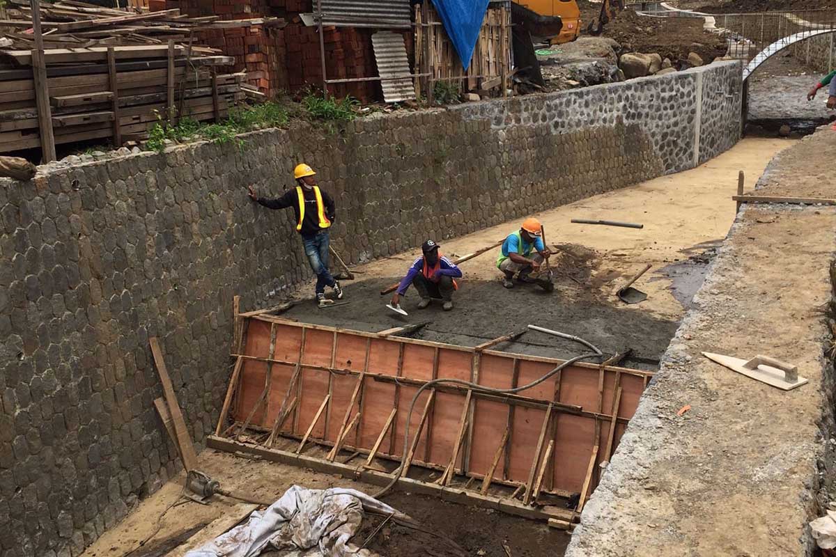 Proyek Pelebaran Sungai Sambong Bulukerto yang dikerjakan KemenPUPR RI. (ist) - Proyek Pelebaran Sungai Sambong Bulukerto Garapan KemenPUPR Terkendala Cuaca