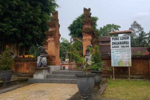 Pura Luhur Dwijawarsa tampak depan, pusat sembayang upacara Nyepi 2022. (ws4) - Tawur Kesanga Nyepi 2022 di Pura Luhur Dwijawarsa Kota Malang, Tanpa Pawai Ogoh-Ogoh