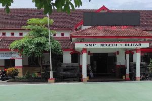 SMP Negeri 1 Blitar. (Memo X/fjr) - PTM SMP Negeri 1 Blitar Dihentikan 2 Pekan - Sembilan Siswa Positif Covid-19