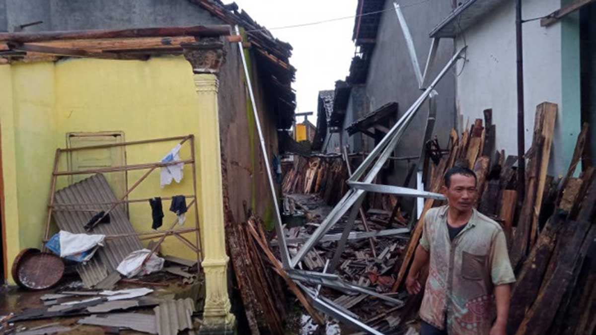 Salah Satu Korban Angin Kencang di Jabung. (ist) - Kabupaten Malang Zona Merah Angin Kencang