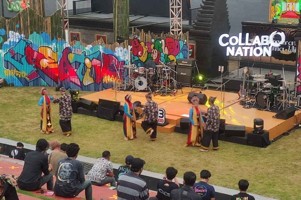 Salah satu penampilan sanggar kesenian dalam sebuah acara di Sendratari Arjuna Wiwaha, Kelurahan Sisir Kota Batu. (rhd) - Disparta Batu Persembahkan Festival Padang Bulan, Tontonan Gratis Warga dan Wisatawan