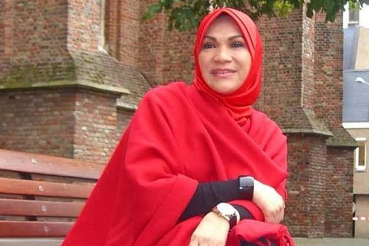 Dorce Gamalama. (ist) - Dorce Gamalama Wafat, Dimakamkan Sebagai Laki-Laki