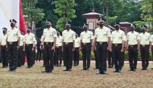 Seragam satpam terbaru. (ist) - Warna Krem Seragam Satpam Baru Dianggap Mirip Polisi India, Polri Jelaskan Alasannya