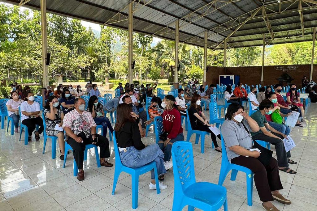 Suasana vaksinasi di gereja Katholik Gembala Baik. (ist) - Akselerasi Vaksinasi, Tim Polres Batu Sasar Jemaat Gereja