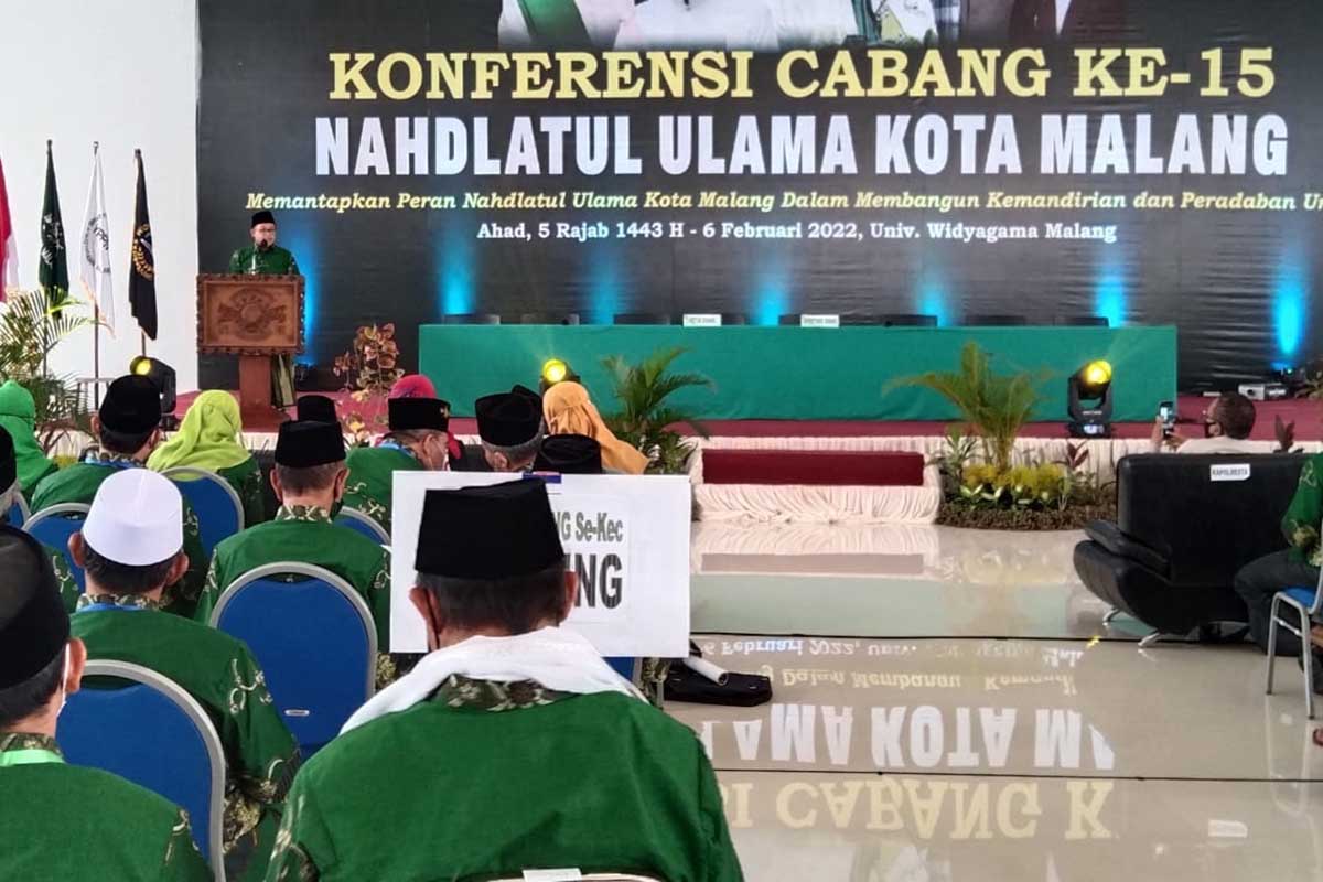 Sutiaji memberikan pengarahan dalam Konfercab PCNU Kota Malang. (jaz) - Sutiaji Dorong PCNU Kota Malang Bangun Sinergi Hingga Kolaborasi