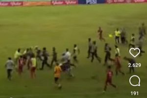 Tangkapan layar kejadian ricuh pertandingan NZR Sumbersari. (ist) - Keterangan Resmi NZR Sumbersari FC Soal Kericuhan Pertandingan Kemarin