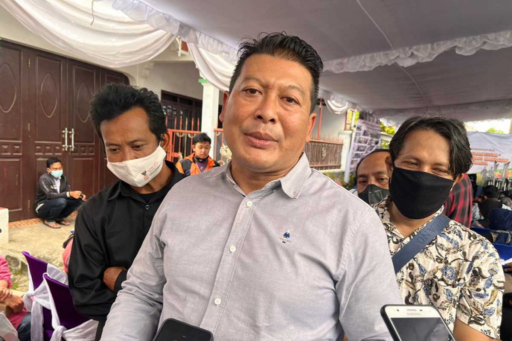 Wakil Bupati Malang, Drs Didik Gatot Subroto, saat menjawab pertanyaan awak media. (ws5) - Pemkab Malang Salurkan Bansos Disabilitas, Wabup: Tidak Akan Salurkan Sembako