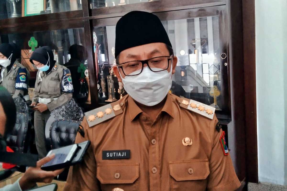 Walaikota Malang, Drs H Sutiaji mengungkapkan tidak ada jam malam. (jaz) - Kota Malang Naik Level III, Tidak Ada Jam Malam
