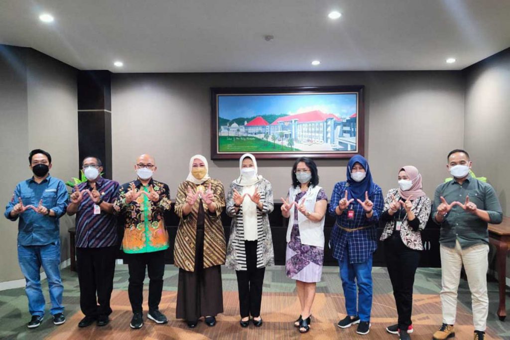 Wali Kota Batu, bersama Ketua Komite W20, dan beberapa Kepala OPD. (ist) - Kota Batu Tuan Rumah W20, Ajang Ekonomi Internasional Perempuan