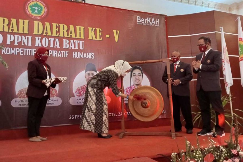 Wali Kota Batu meresmikan pembukaan Musda Ke-V PPNI. (ws3) - Usung Jargon Berkah, Musda Ke-V PPNI Kota Batu Dihelat