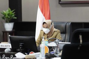 Wali Kota Batu saat Rapat Paripurna. (ist) - Wali Kota Batu Sampaikan Jawaban Atas Perubahan Dua Raperda Kota Batu
