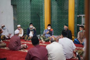 Walikota Malang Sutiaji memberikan tausiyah saat Safari Subuh. (ist) - Walikota Malang Perkuat Silaturahmi Masyarakat dengan Safari Subuh