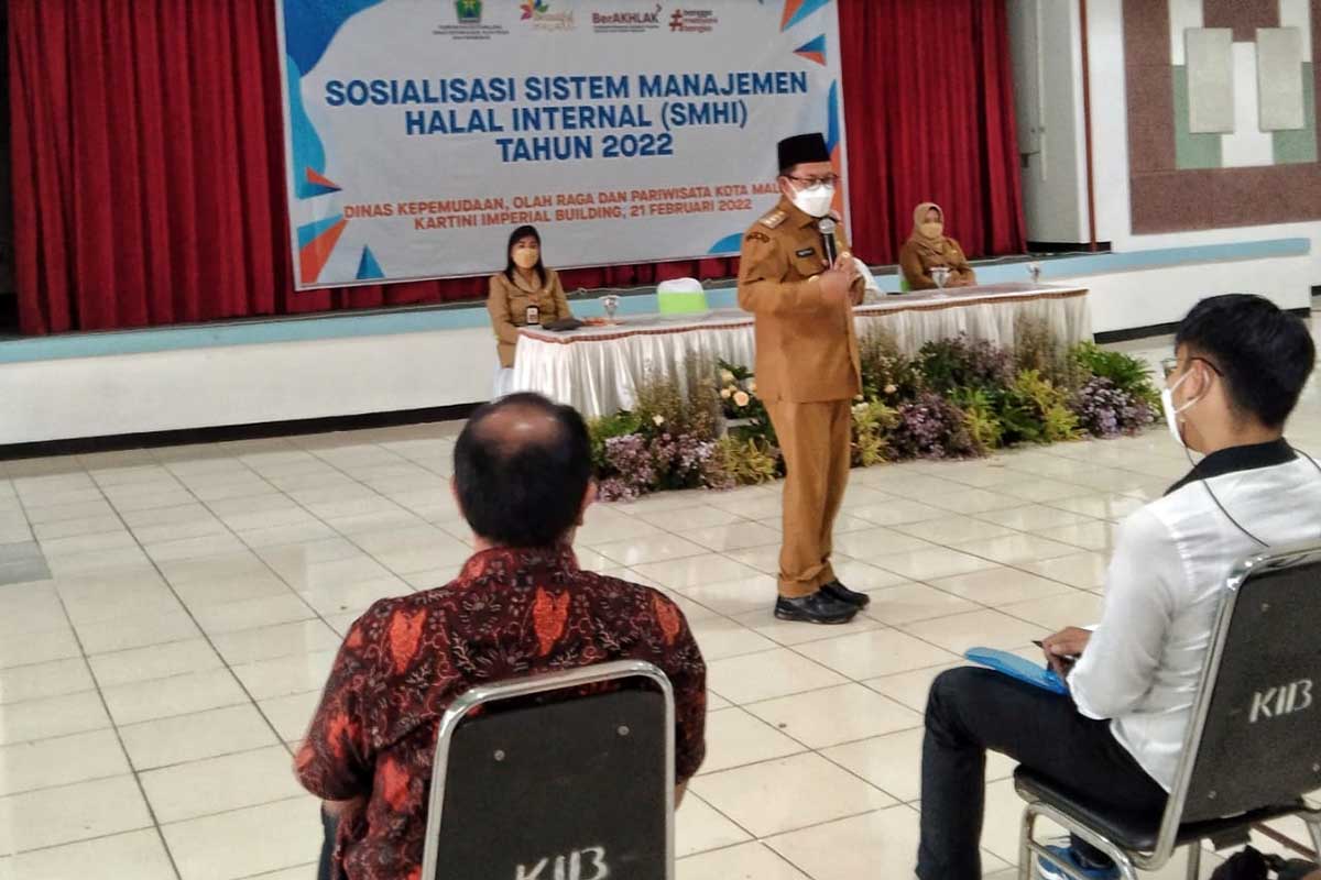Walikota Malang Sutiaji menjadi keynote speaker dalam Sosialisasi Sistem Manajemen Halal Internal (SMHI). (jaz) - Disporapar Gelar Sosialisasi Manajemen Halal, Sasar 100 Pelaku Industri