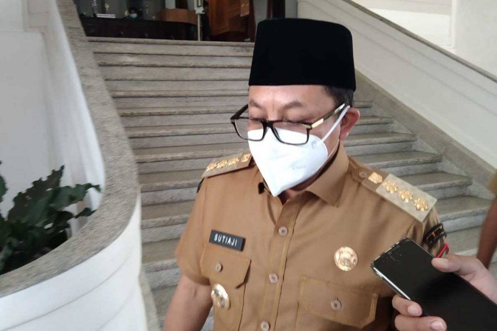 Walikota Malang, Sutiaji menjelaskan soal Isoter SKB. (jaz) - Isoter SKB Tetap Digunakan Meski RSL Idjen Boulevard Diaktifkan
