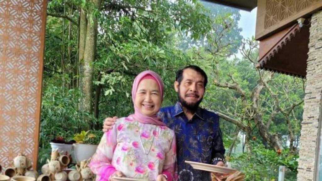 Adik Jokowi Idayati dan Ketua MK Anwar Usman. (ist) - Sudah Lamaran, Ketua mk Anwar Usman Akan Nikahi Adik Jokowi Idayati