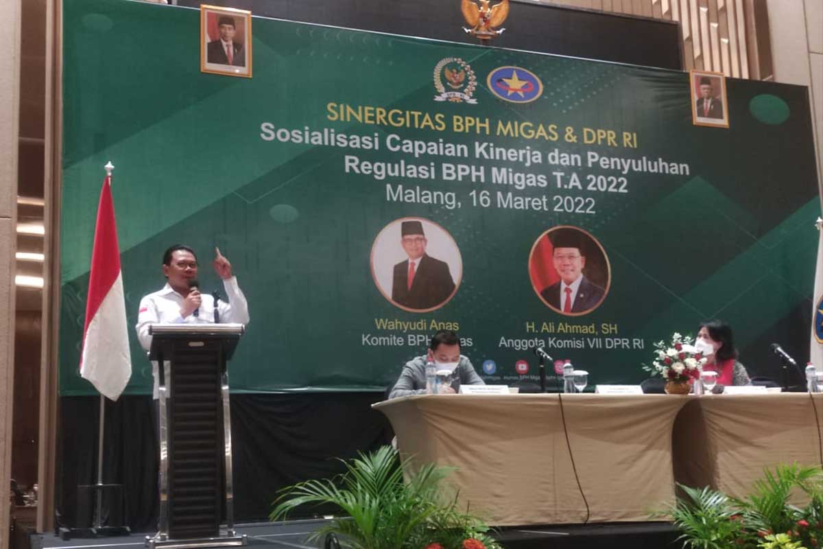 Anggota Komisi VII DPR RI H Ali Ahmad menyampaikan, stok dan harga migas Indonesia aman. (rhd) - Minyak Meroket, Gus Ali: Stok dan Harga BBM Migas Indonesia Aman