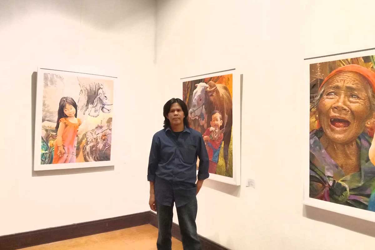 Anwar, ikut meramaikan 'painting exhibition'. (mg2) - Pelukis Batu Unjuk Karya 'Painting Exhibition' di Galeri Raos