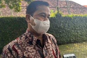 Asisten I Pemerintah Bagian Kesejahteraan Rakyat Sekda, Drs Suwadji, menjawab pertanyaan awak media. (ws5) - Jelang PAW Kabupaten Malang, Enam Desa Belum Siap